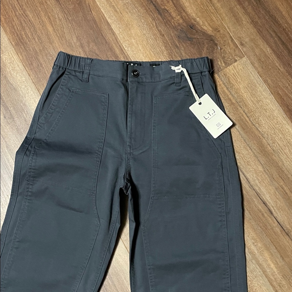 L.T.J Letter to Juliet Women’s Charcoal cropped pant, size medium new with tags